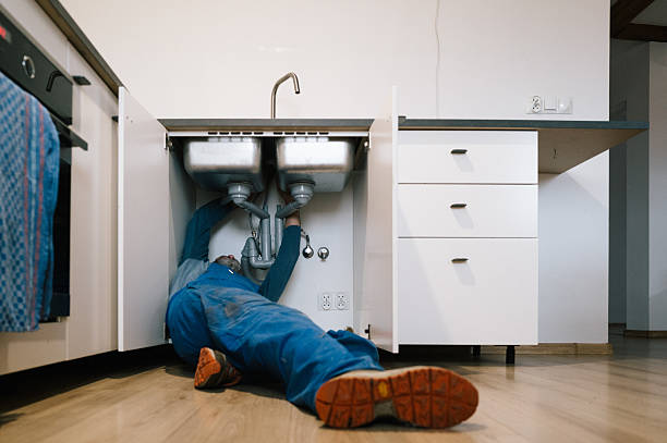 Professional Emergency Plumber technician working in Stephensport, KY